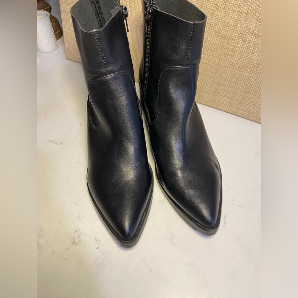 New Look Black Faux Leather Ankle Boots in Size Euro 40 (UK SIZE 7)